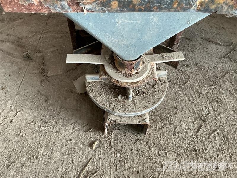  Salt Spreader Homok és Sószórók
