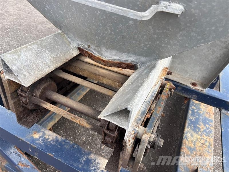  Salt Spreader معدات نشر الرمال والملح