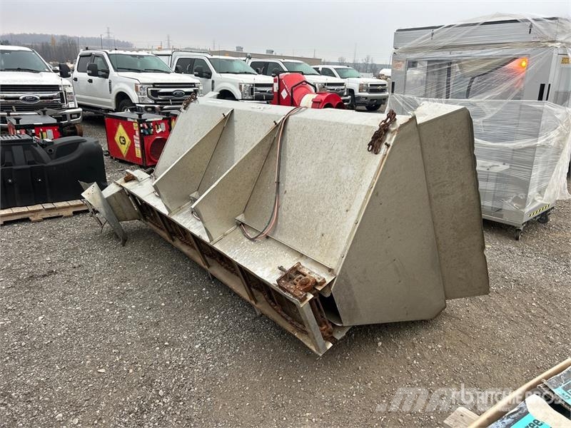 Salt Spreader Розсіювачі солі та піску