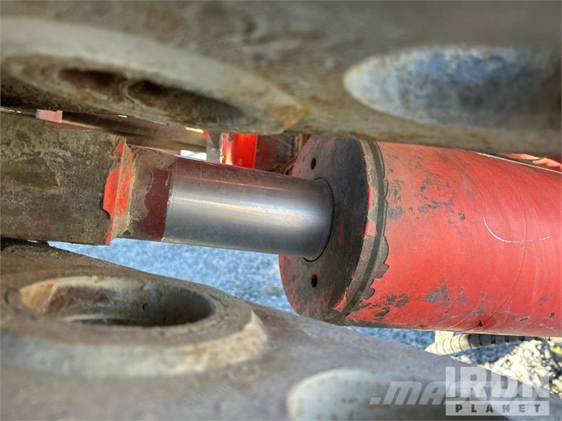 Sandvik DR560 Crawler Mounted Blasthole Drill (Inoperable) Other drilling equipment
