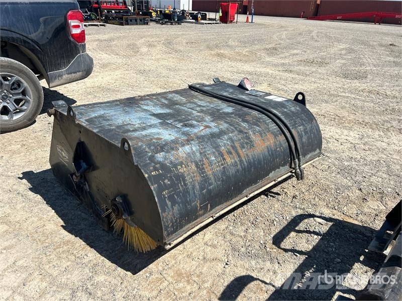 Sansar 62 in Skid Steer Sweeper Süpürgeler