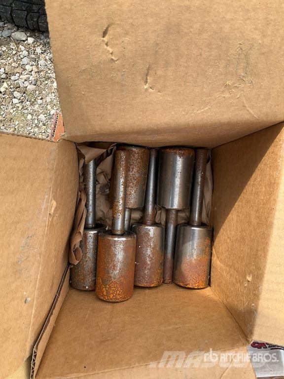 Saw, Pesticide Sprayer, Assorted Nails/Screws, Hyd Drugi deli