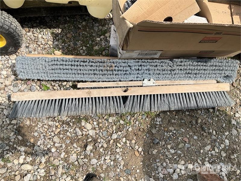 Saw, Pesticide Sprayer, Assorted Nails/Screws, Hyd Drugi deli