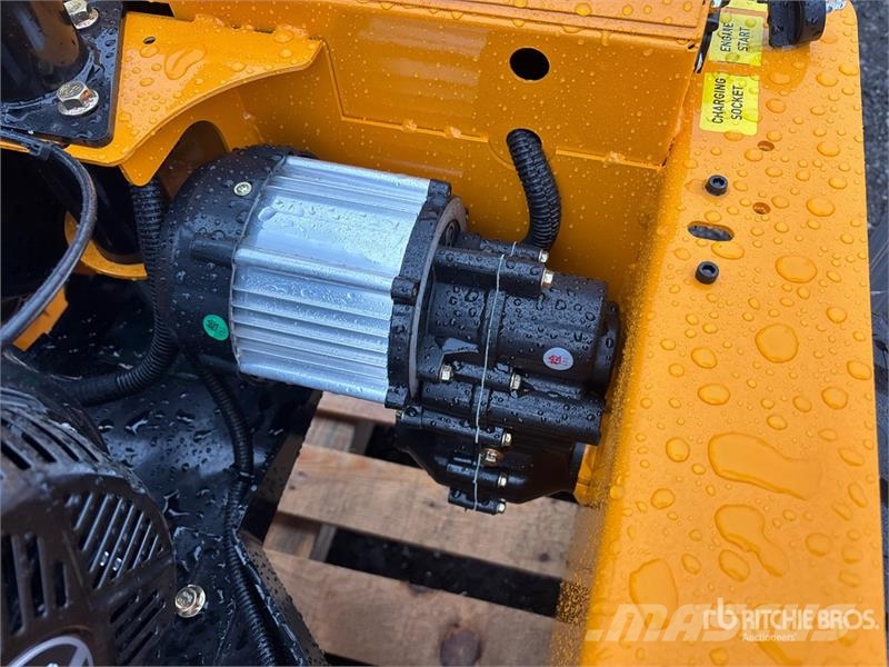  SDLOOL LM1000Q Remote Controlled Tracked Lawn Mowe Самохідні газонокосарки