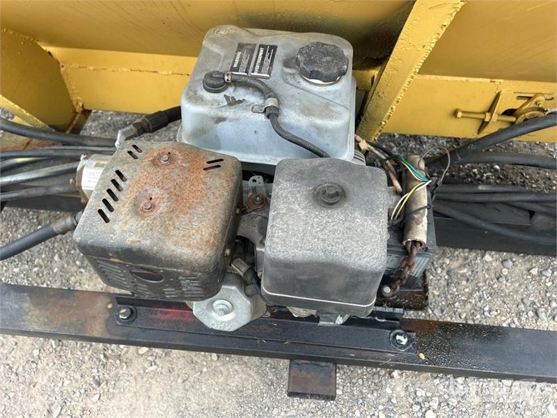 Self Salt Spreader Kum ve tuz serpiciler