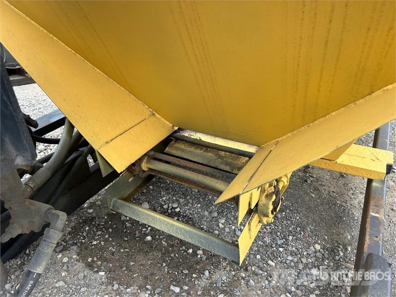  Self Salt Spreader (Inoperable) Sand and salt spreaders