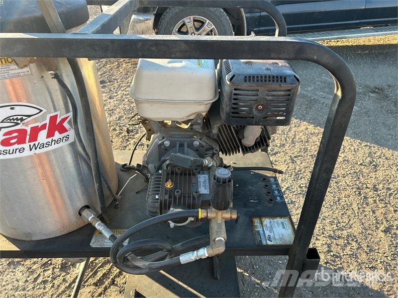 Shark Pressure Washer Мийні апарати низького тиску