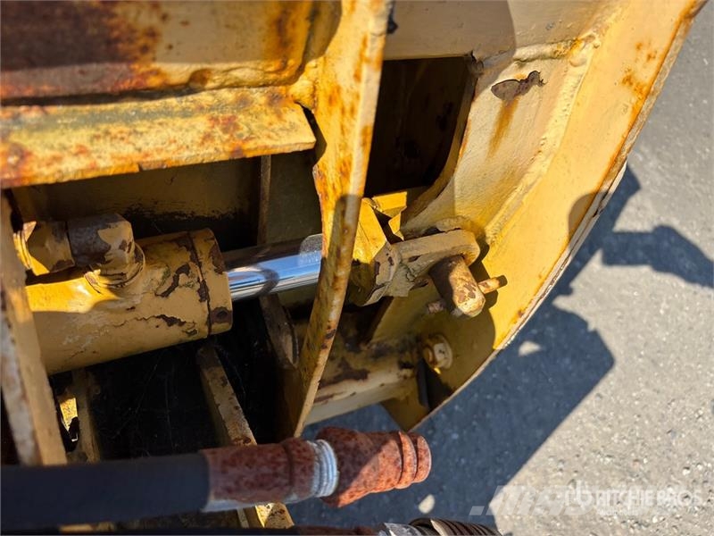 Shoule 0 ft 80 in Expandable Snow Pusher - Fits Tr Снегочистачки