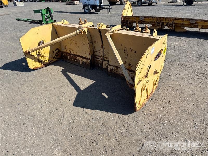 Shoule 0 ft 80 in Expandable Snow Pusher - Fits Tr Снегочистачки