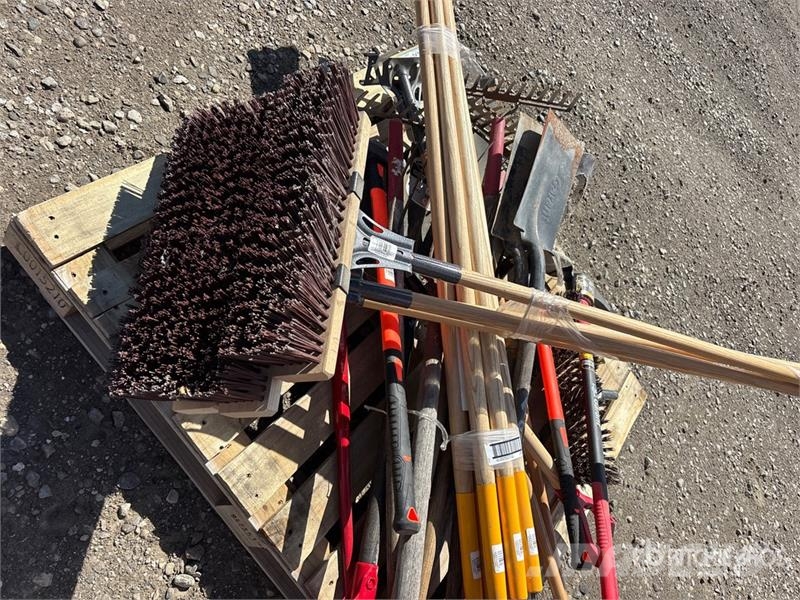  Shovels, rakes, brooms, pitchfork, sledgehammer, p Drugi deli