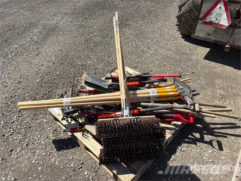  Shovels, rakes, brooms, pitchfork, sledgehammer, p Drugi deli