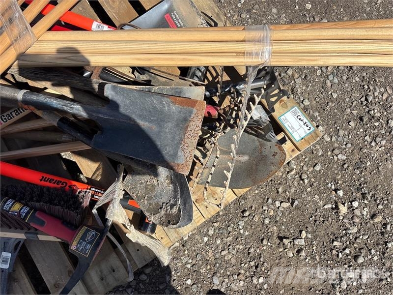  Shovels, rakes, brooms, pitchfork, sledgehammer, p Drugi deli