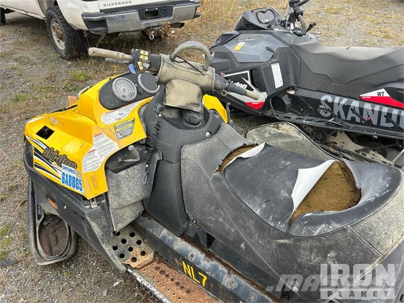 Ski-doo Skandic Snowmobile (Inoperable) Snöskotrar