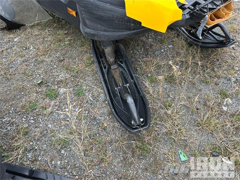 Ski-doo Skandic Snowmobile (Inoperable) Snöskotrar