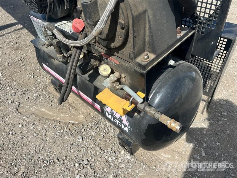 Skid-Mounted Air Compressor (Inoperable) Kompresori