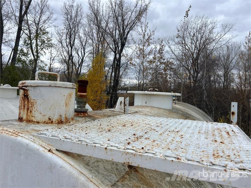  Skid Mounted Steel Oil 20 Ft x 10 Ft Fuel Tank صهاريج الوقود والصهاريج الإضافية