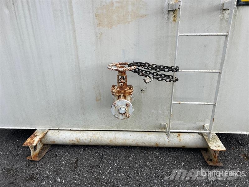  Skid Mounted Steel Oil 20 ft x10 ft Fuel Tank صهاريج الوقود والصهاريج الإضافية