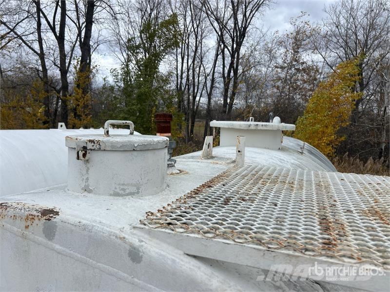  Skid Mounted Steel Oil 20 Ft x 10 Ft Fuel Tank صهاريج الوقود والصهاريج الإضافية