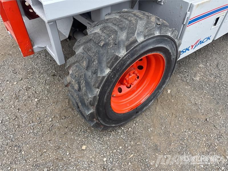 SkyJack SJ-7027 4x4 Dual Fuel Scissor Lift Ανυψωτήρες ψαλιδωτής άρθρωσης