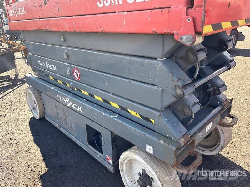 SkyJack SJ III 3226 Electric Scissor Lift Ножничные подъемники