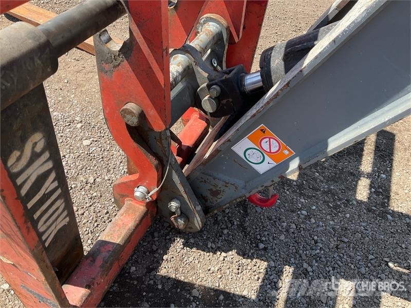 SkyJack SJ1056TH Telehandler Teleskopiskie manipulatori