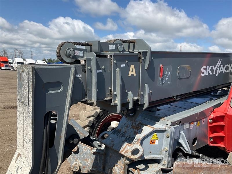 SkyJack SJ1056TH Telehandler Teleskopiskie manipulatori