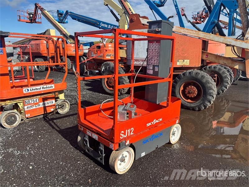 SkyJack SJ12 Vertical Mast Lift Vertikalna dvigala