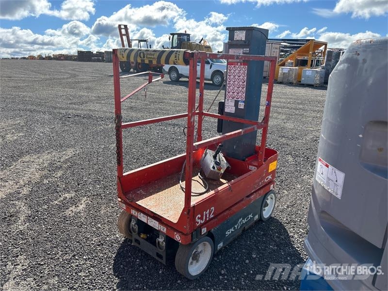 SkyJack SJ12 Vertical Mast Lift Vertikalne radne podizne platforme