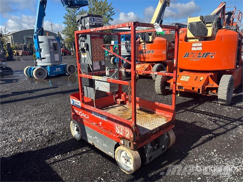 SkyJack SJ12 Vertical Mast Lift Vertikalna dvigala