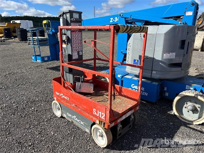 SkyJack SJ12 Vertical Mast Lift Vertikalne radne podizne platforme