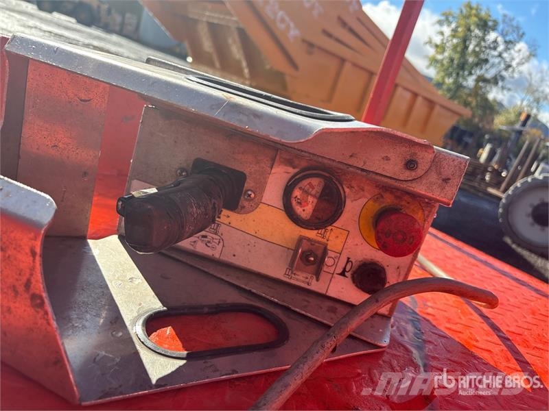 SkyJack SJ12 Vertical Mast Lift Vertikalna dvigala