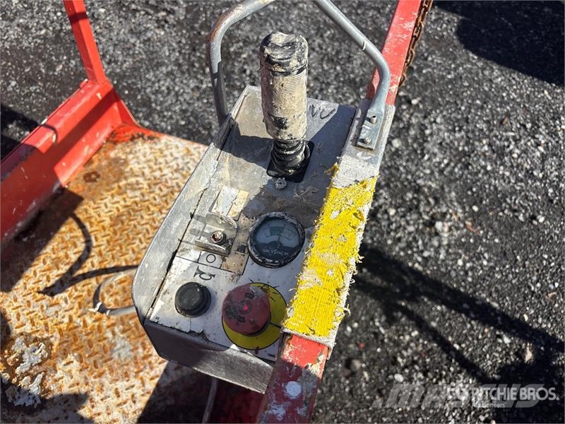 SkyJack SJ12 Vertical Mast Lift Vertikalna dvigala