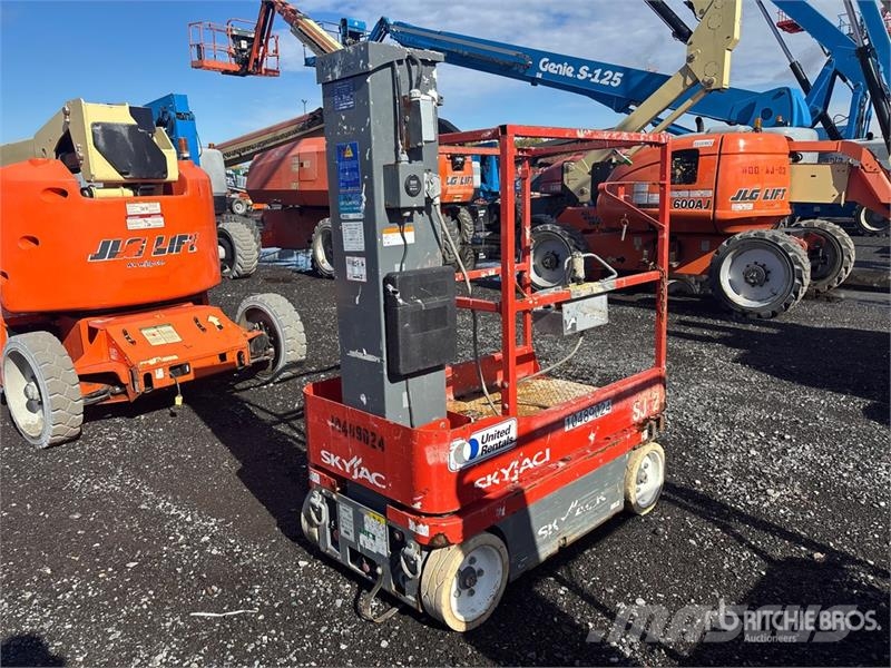 SkyJack SJ12 Vertical Mast Lift Vertikalna dvigala
