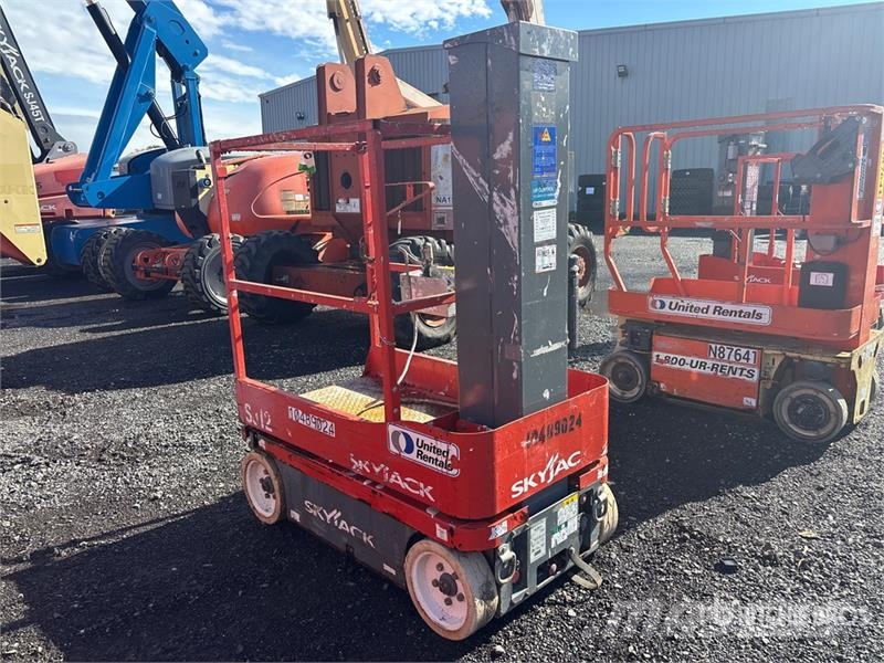 SkyJack SJ12 Vertical Mast Lift Vertikalna dvigala