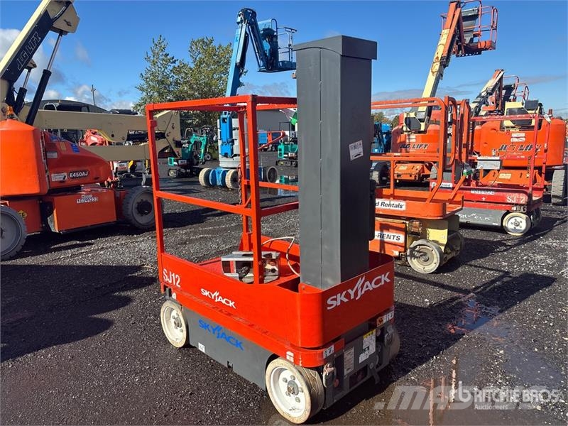 SkyJack SJ12 Vertical Mast Lift Vertikalna dvigala