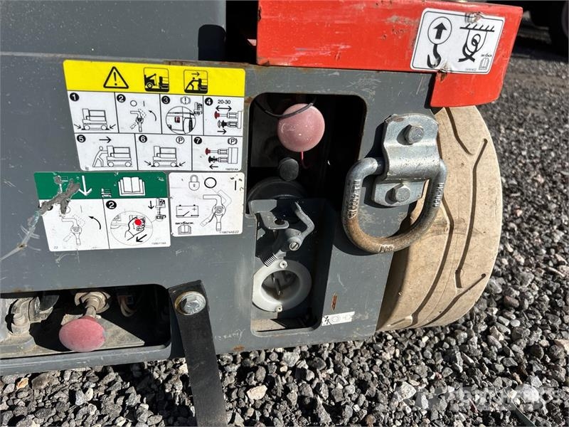 SkyJack SJ12 Vertical Mast Lift Vertikalne radne podizne platforme