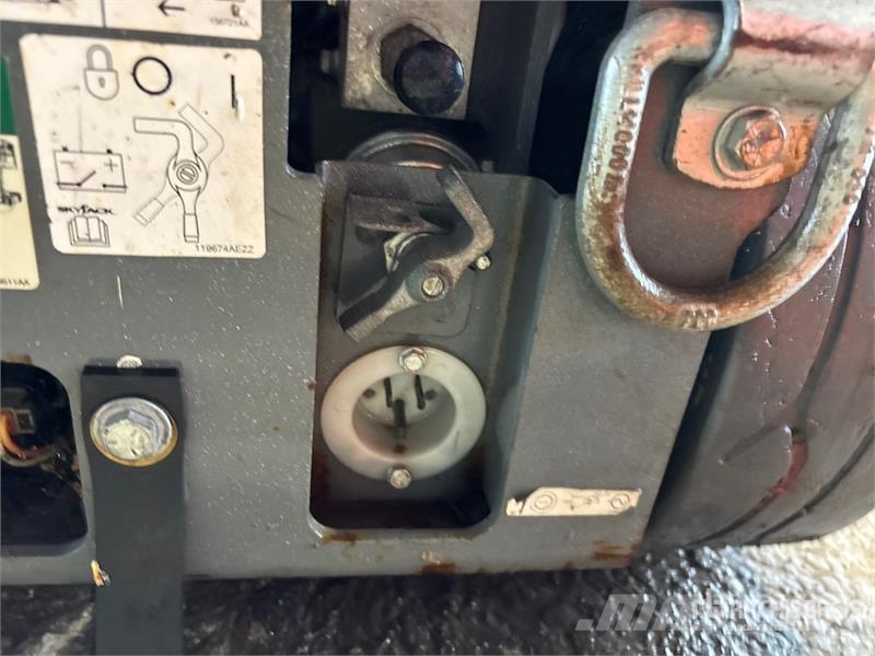 SkyJack SJ16 رافعات السارية الرأسية