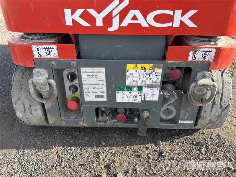 SkyJack SJ16 رافعات السارية الرأسية