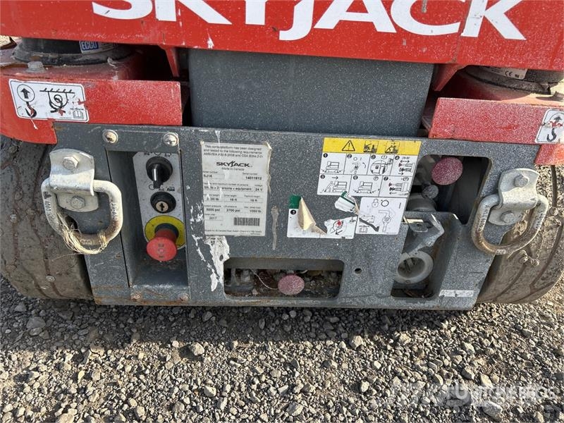 SkyJack SJ16 رافعات السارية الرأسية