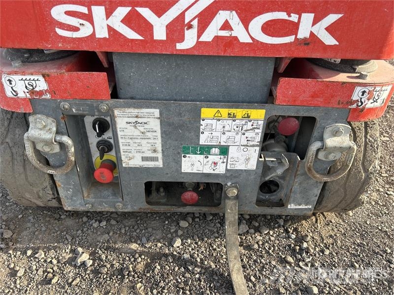 SkyJack SJ16 رافعات السارية الرأسية