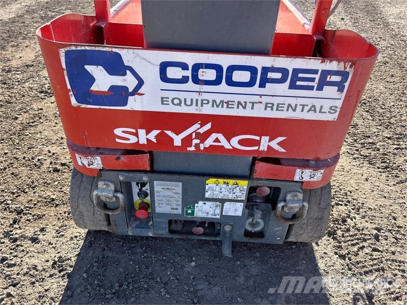 SkyJack SJ16 Personenaufzüge
