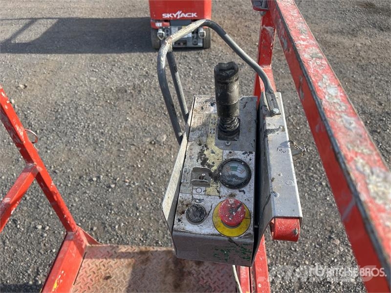 SkyJack SJ16 رافعات السارية الرأسية