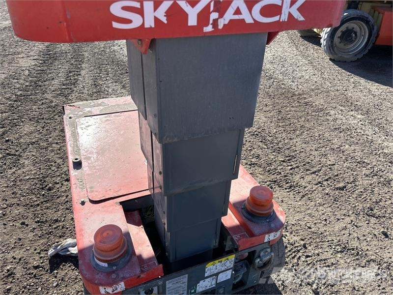 SkyJack SJ16 Personenaufzüge