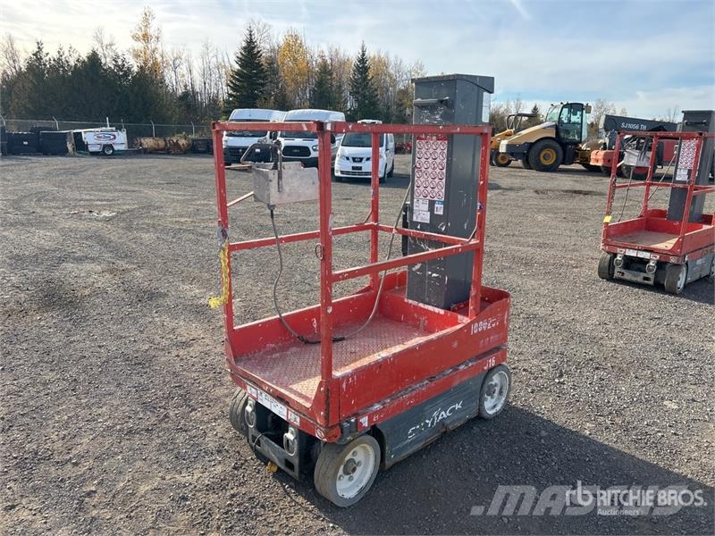 SkyJack SJ16 رافعات السارية الرأسية