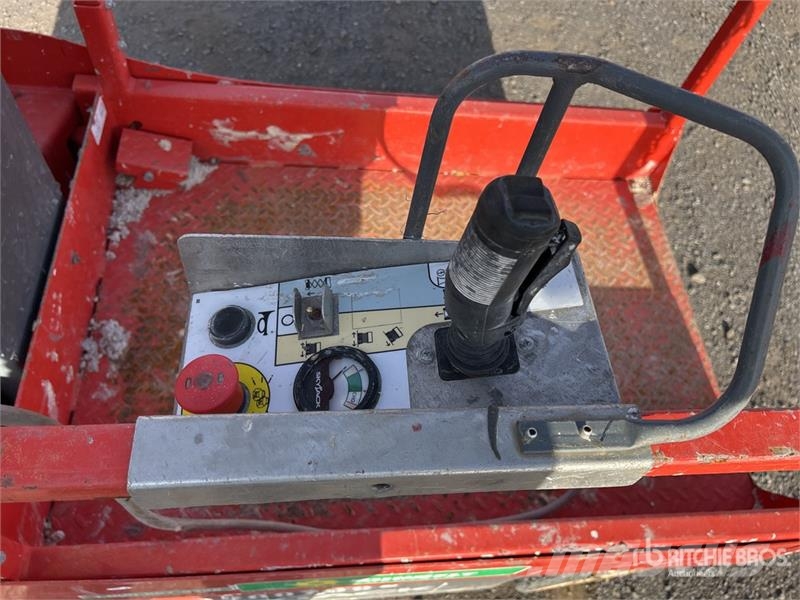 SkyJack SJ16 رافعات السارية الرأسية