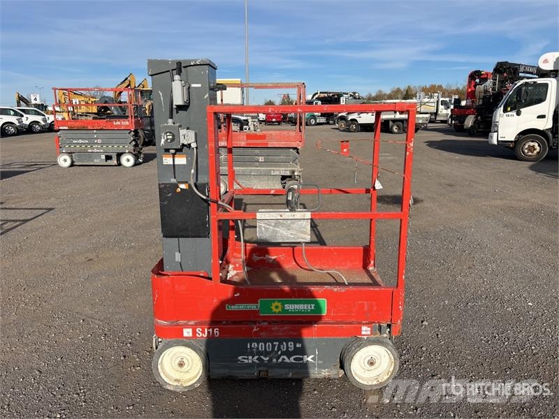 SkyJack SJ16 رافعات السارية الرأسية