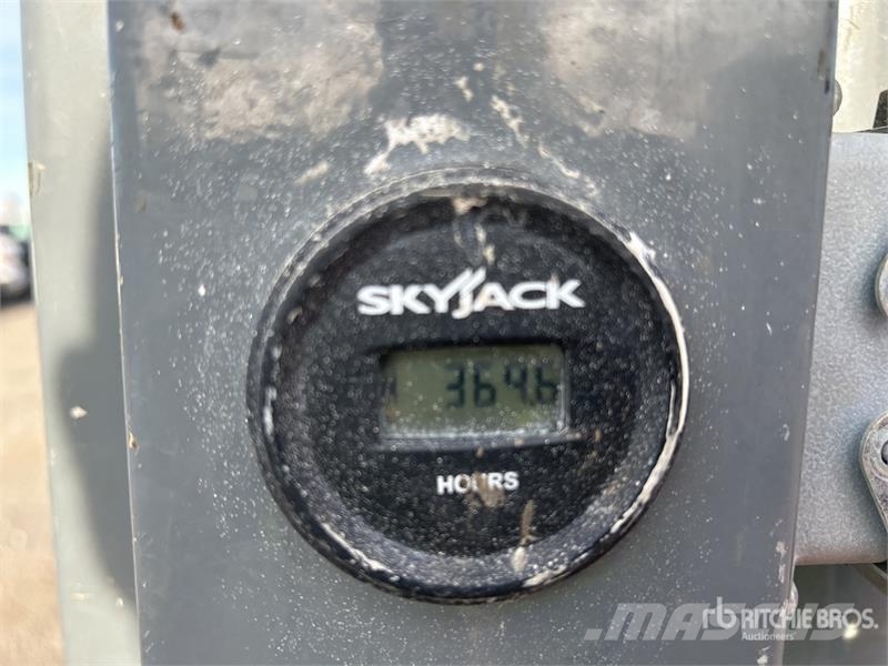 SkyJack SJ16 رافعات السارية الرأسية