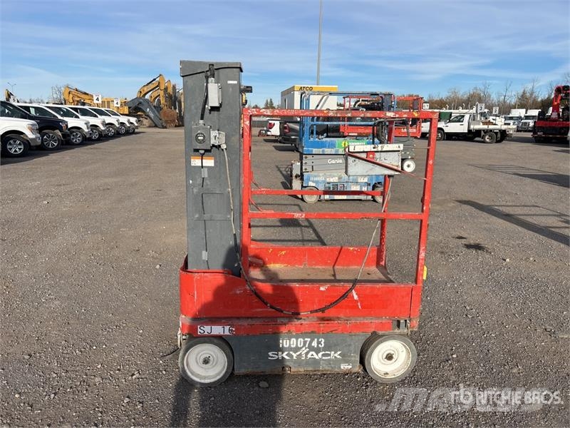 SkyJack SJ16 رافعات السارية الرأسية