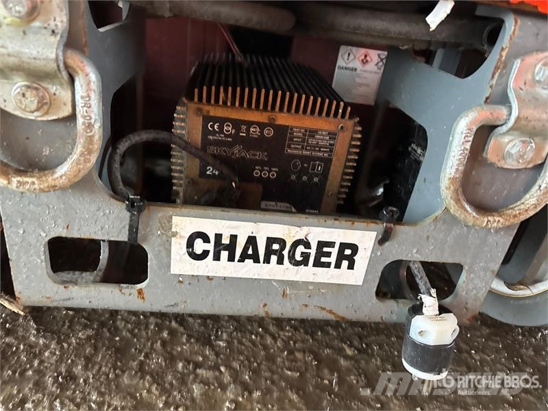 SkyJack SJ16 رافعات السارية الرأسية