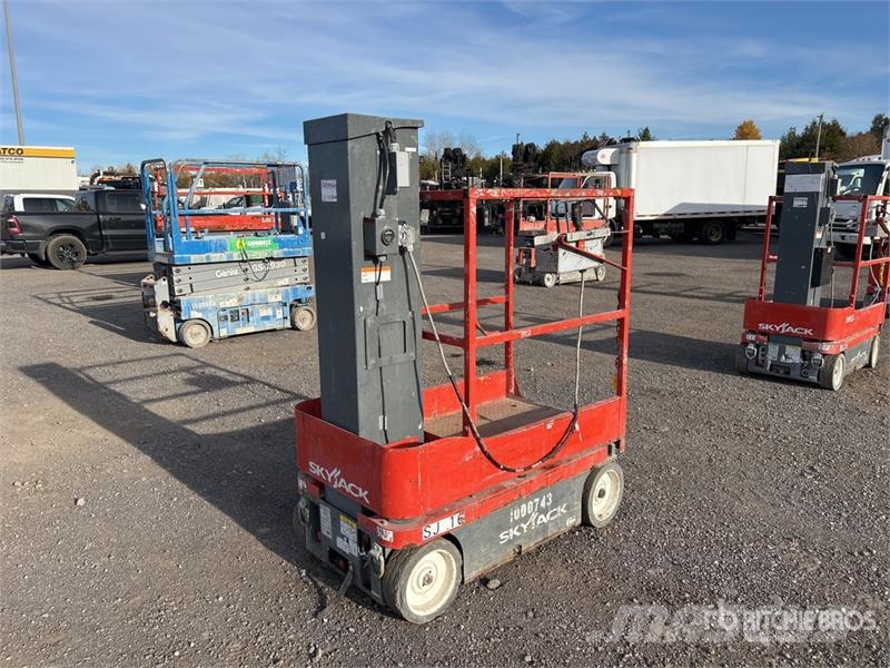 SkyJack SJ16 رافعات السارية الرأسية